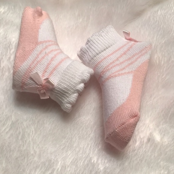 Newborn Baby Pink Bow Sock Booties - Picture 1 of 6